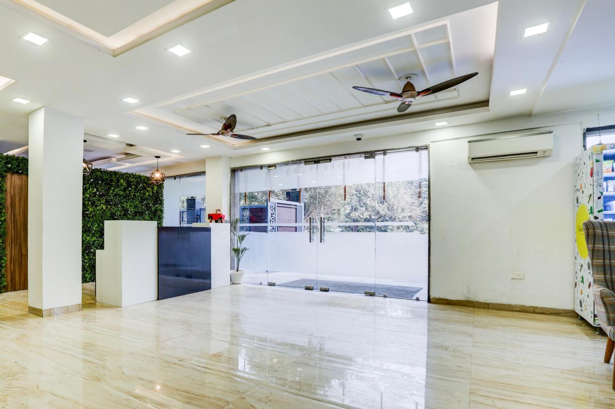 Hotel Greysky Medicity Ґурґаон Екстер'єр фото