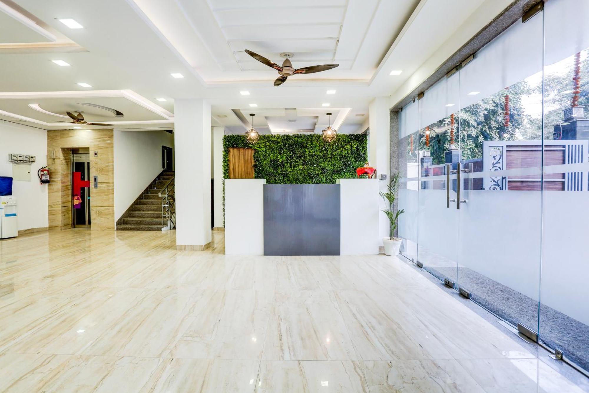 Hotel Greysky Medicity Ґурґаон Екстер'єр фото